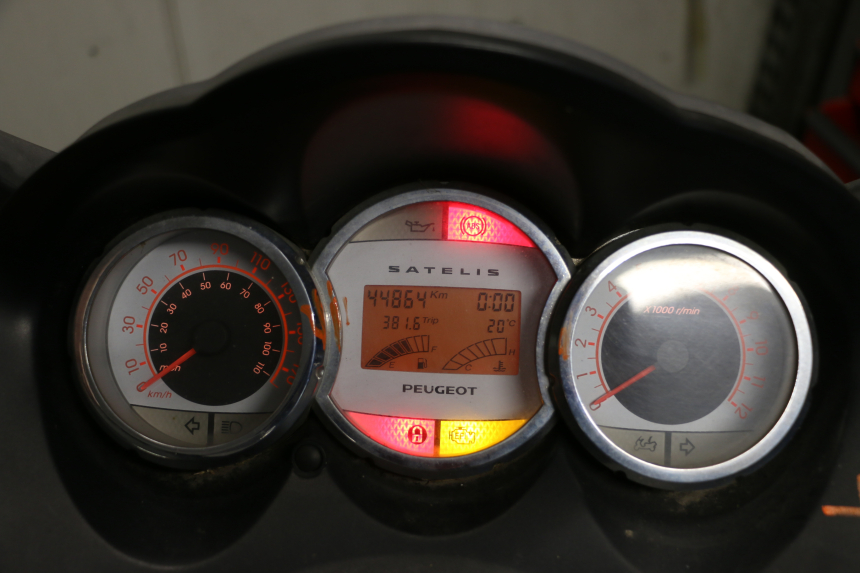 photo de CONTADOR PEUGEOT SATELIS 125 (2006 - 2009) - Zoom do estado de desgaste