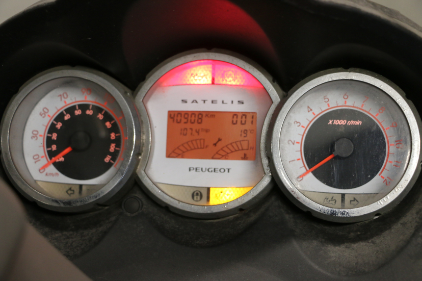 photo de CONTADOR PEUGEOT SATELIS 125 (2006 - 2009) - Detalhe da peça