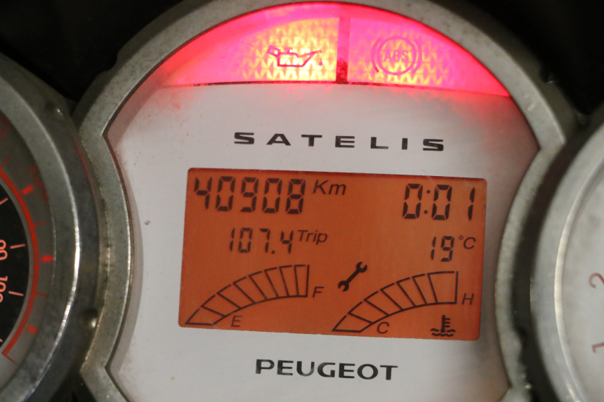 photo de CONTADOR PEUGEOT SATELIS 125 (2006 - 2009) - Zoom do estado de desgaste