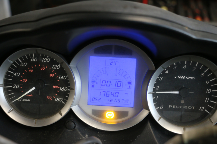 photo de CONTADOR PEUGEOT SATELIS 125 (2013 - 2018) - Zoom do estado de desgaste
