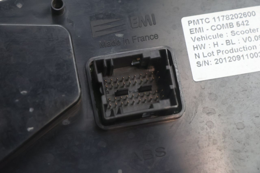 photo de CONTADOR PEUGEOT SATELIS 125 (2013 - 2018) - Ampliação dos componentes