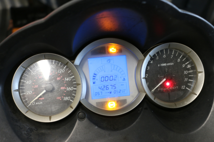 photo de CONTADOR PEUGEOT SATELIS 125 (2013 - 2018) - Zoom do estado de desgaste