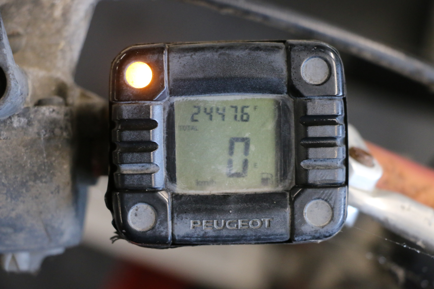 photo de CONTADOR PEUGEOT TKR TREKKER FURIOUS 50 (2005 - 2014) - Zoom do estado de desgaste