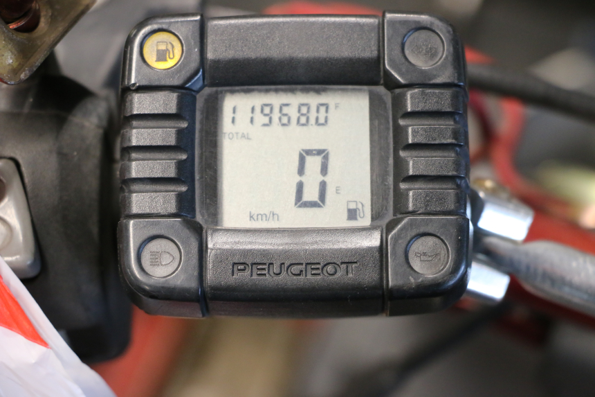 photo de CONTADOR PEUGEOT TREKKER 50 (1995 - 2004) - Zoom do estado de desgaste