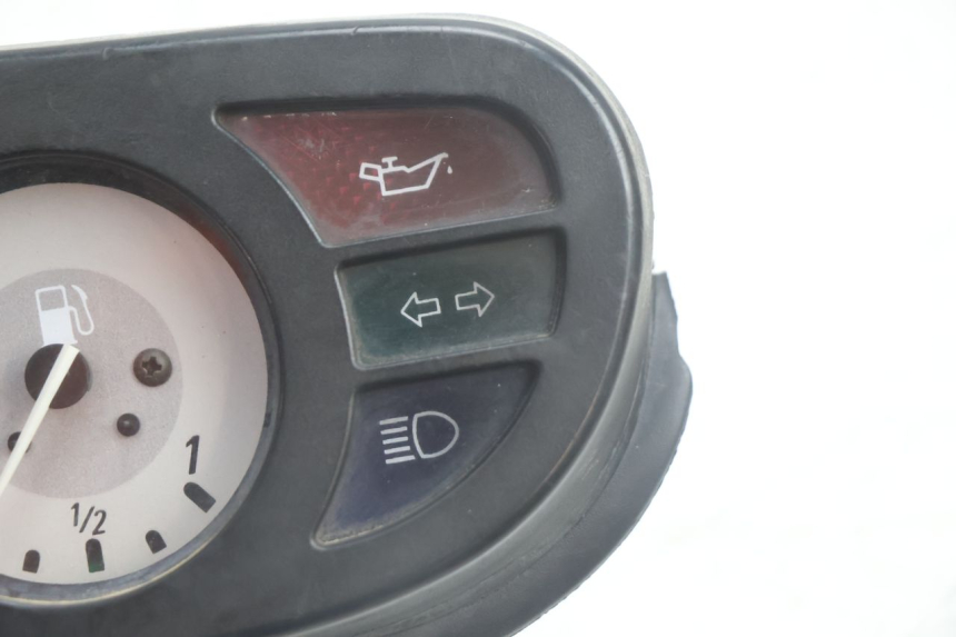 photo de CONTADOR PEUGEOT TREKKER 50 (1995 - 2004) - Outro ângulo de visão