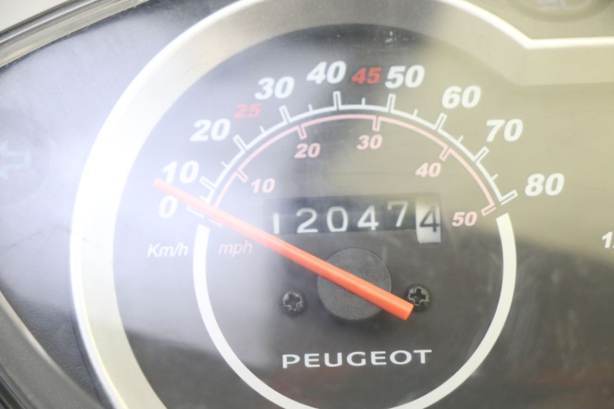 photo de CONTADOR PEUGEOT TWEET PRO EFI 4T 50 (2021 - 2022) - Zoom do estado de desgaste