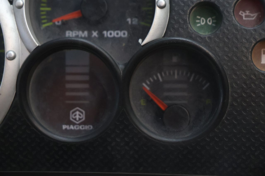 photo de CONTADOR PIAGGIO TYPHOON 50 (2000 - 2009) - Outro ângulo de visão