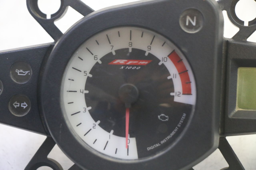 photo de CONTADOR YAMAHA TZR 50 (2008 - 2016) - Outro ângulo de visão