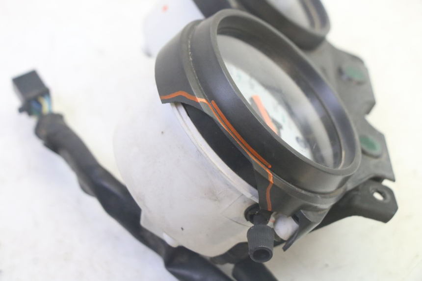 photo de CONTADOR  DAELIM VJ ROADWIN FI 125 (2008 - 2017) - Pontos de fixação