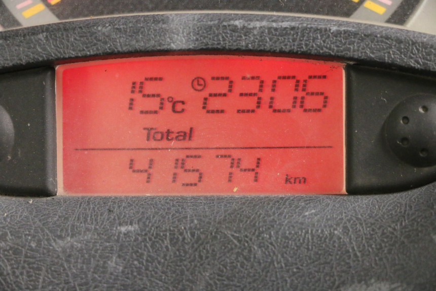 photo de CONTADOR  YAMAHA XMAX X-MAX 125 (2006 - 2009) - Pontos de fixação