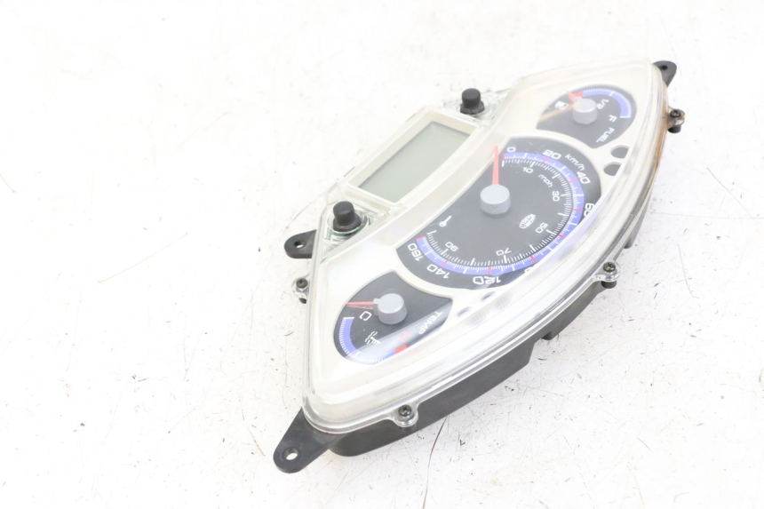 photo de CONTADOR  YAMAHA XMAX X-MAX 125 (2006 - 2009) - Pontos de fixação