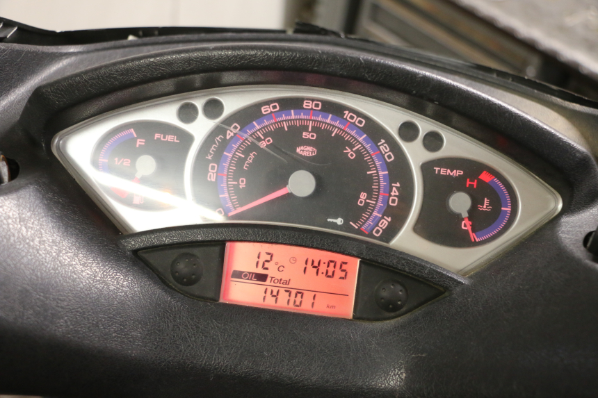 photo de CONTADOR  YAMAHA XMAX X-MAX 125 (2006 - 2009) - Zoom do estado de desgaste