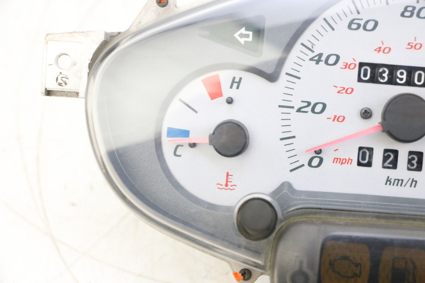 photo de CONTADOR PIAGGIO X8 125 (2004 - 2007) - Detalhes característicos