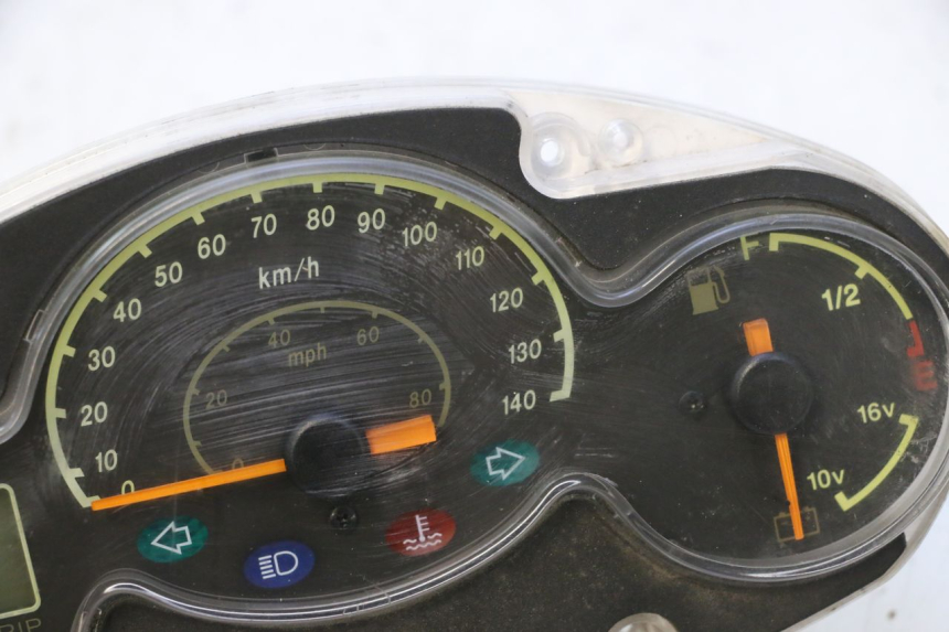 photo de CONTADOR YAMAHA YP MAJESTY 125 (2002 - 2006) - Outro ângulo de visão