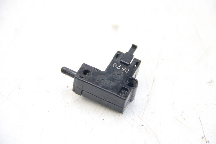 photo de INTERRUPTOR DE EMBREAGEM YAMAHA FZS FAZER 600 (2001 - 2003) - Zoom do estado de desgaste