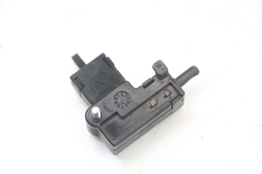 photo de INTERRUPTOR DE EMBREAGEM SUZUKI GZ MARAUDER 125 (1998 - 2004) - Zoom do estado de desgaste