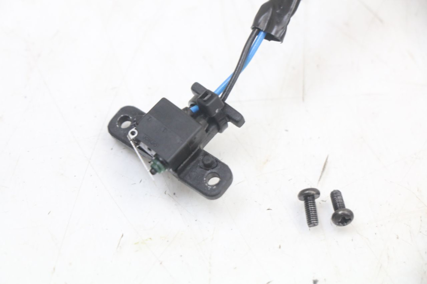 photo de INTERRUPTOR DE EMBREAGEM ROYAL ENFIELD SCRAM 411 (2022 - 2024) - Zoom do estado de desgaste