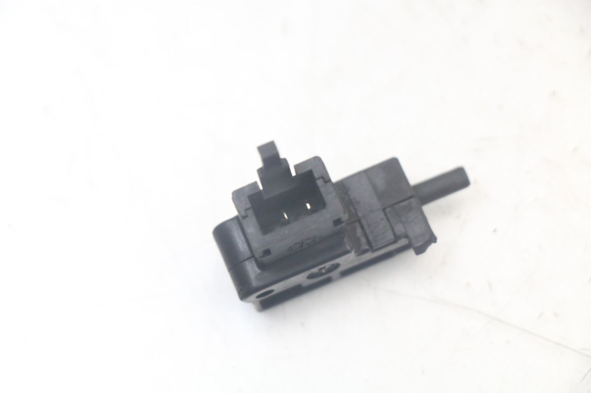 photo de INTERRUPTOR DE EMBREAGEM YAMAHA TDM ABS 900 (2002 - 2014) - Zoom do estado de desgaste