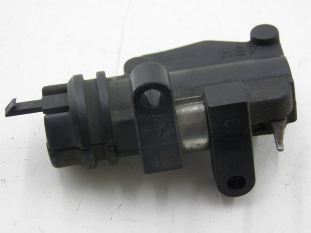 photo de INTERRUPTOR DE EMBREAGEM YAMAHA XJS DIVERSION 600 (1997 - 1999) - Zoom do estado de desgaste