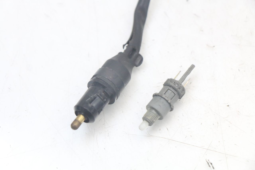photo de INTERRUPTOR DE LUZ DE FREIO QUADRO 3D S 350 (2013 - 2018) - Detalhe da peça