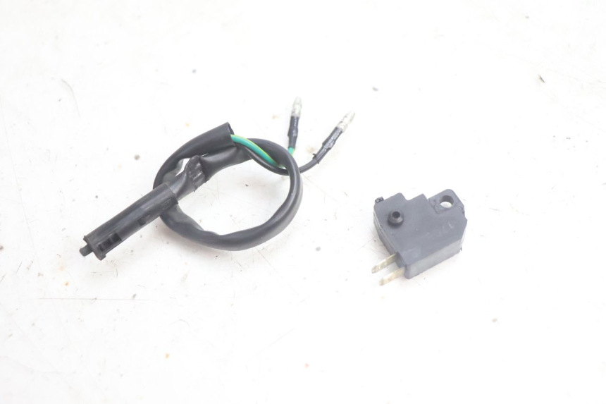photo de INTERRUPTOR DE LUZ DE FREIO KYMCO AGILITY 4T 50 (2018 - 2022) - Detalhe da peça