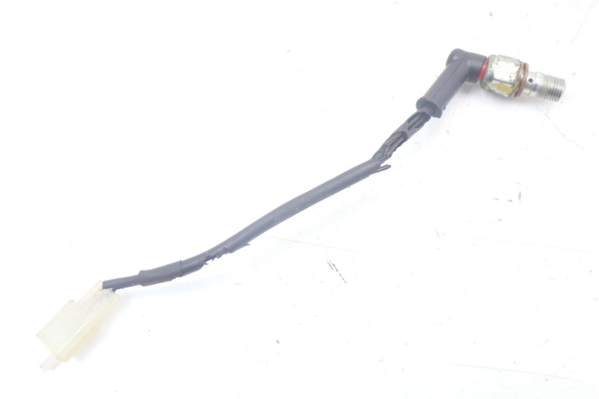 photo de INTERRUPTOR DE LUZ DE FREIO TRASEIRO QUADRO 3D S 350 (2013 - 2018) - Zoom do estado de desgaste