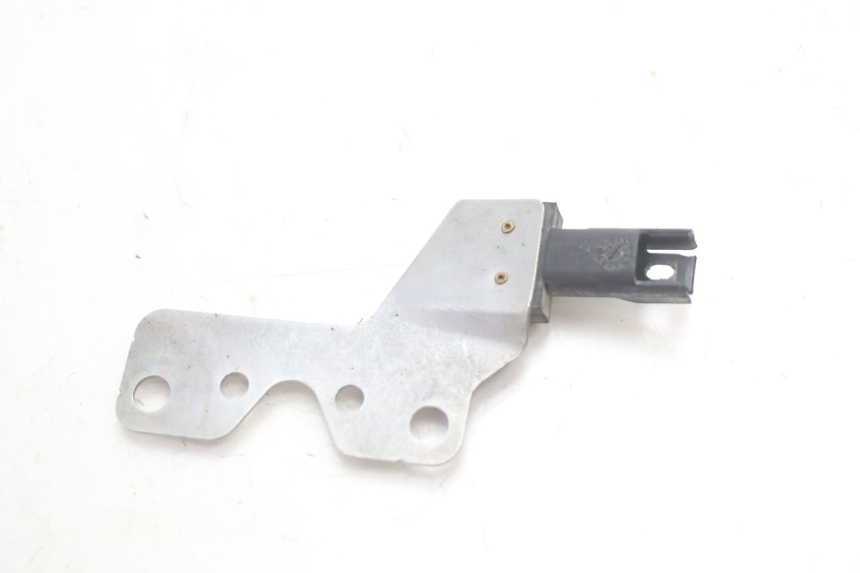 photo de INTERRUPTOR DA LUZ DE FREIO TRASEIRA BMW C SPORT 650 (2015 - 2021) - Zoom do estado de desgaste
