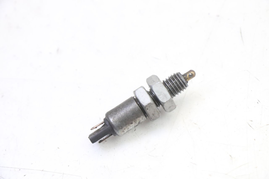 photo de INTERRUPTOR DE LUZ DE FREIO TRASEIRO APRILIA CLASSIC 125 (1995 - 2001) - Zoom do estado de desgaste