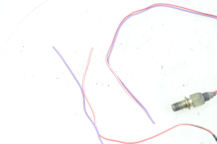 photo de INTERRUPTOR DE LUZ DE FREIO TRASEIRO KSR CODE 125 (2018 - 2020) - Zoom do estado de desgaste