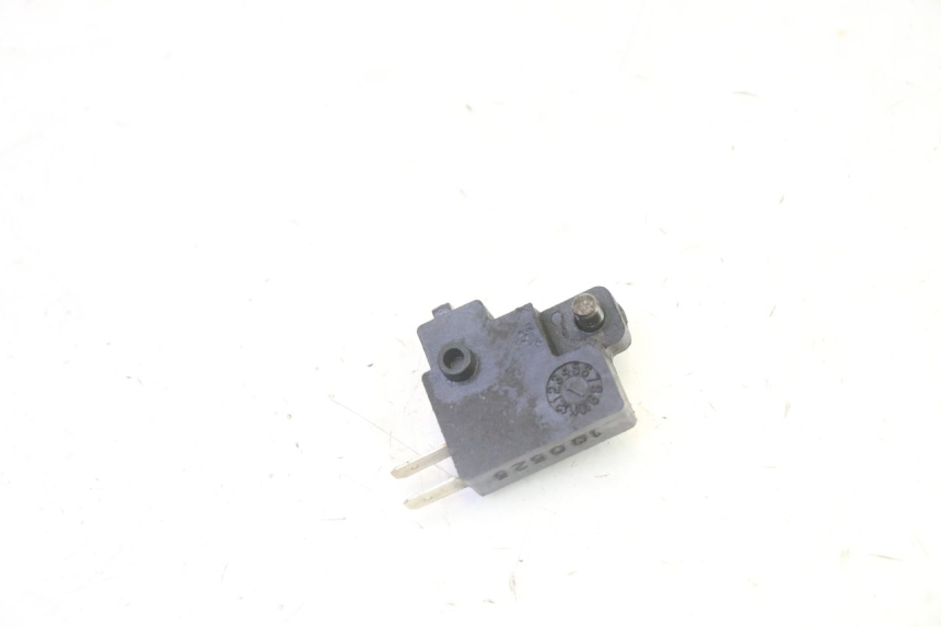 photo de INTERRUPTOR DA LUZ DE FREIO TRASEIRA KYMCO DINK STREET 125 (2009 - 2014) - Zoom do estado de desgaste