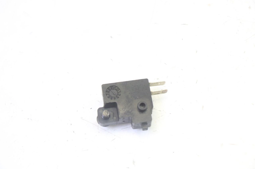 photo de INTERRUPTOR DA LUZ DE FREIO TRASEIRA KYMCO DINK STREET 125 (2009 - 2014) - Outro ângulo de visão