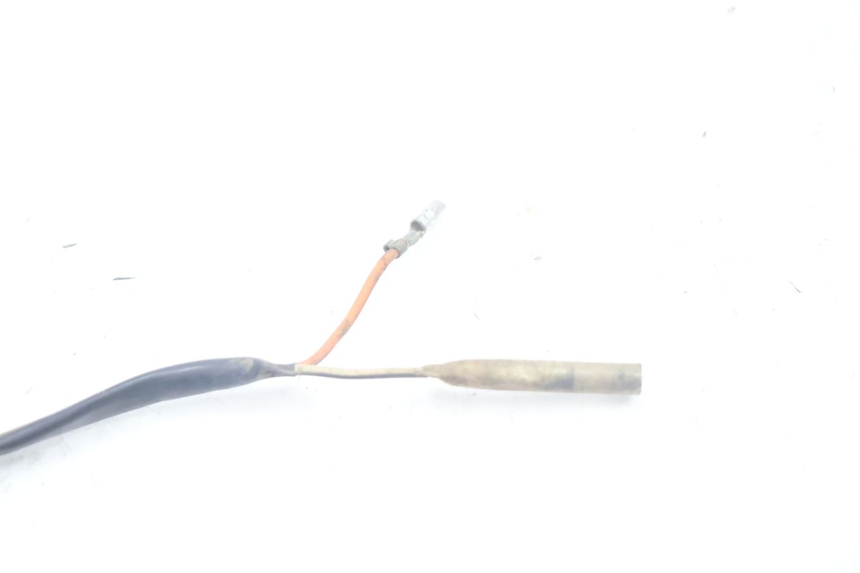 photo de INTERRUPTOR DA LUZ DE FREIO TRASEIRA SUZUKI DR S 600 (1985 - 1989) - Outro ângulo de visão