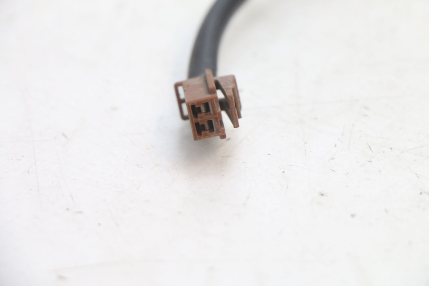 photo de INTERRUPTOR DA LUZ DE FREIO TRASEIRA YAMAHA FJR 1300 (2001 - 2005) - Outro ângulo de visão