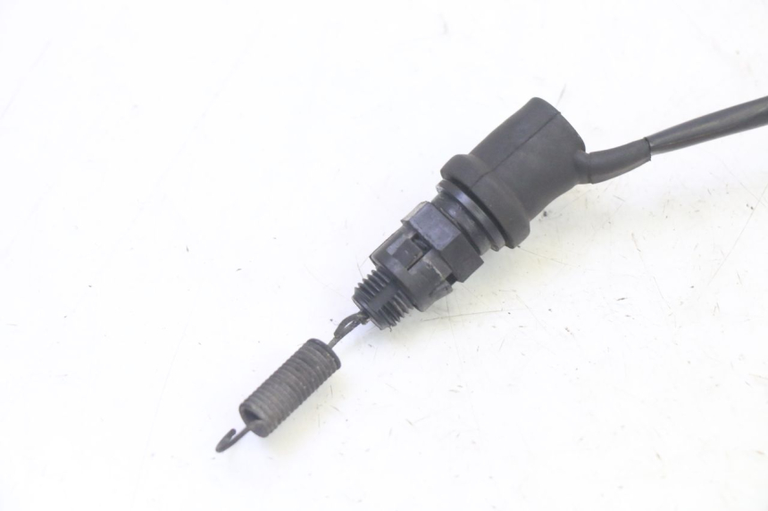photo de INTERRUPTOR DE LUZ DE FREIO TRASEIRO YAMAHA FZ6 N FAZER 600 (2004 - 2006) - Zoom do estado de desgaste