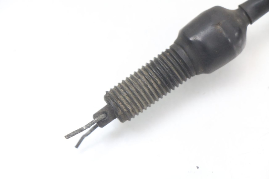 photo de INTERRUPTOR DE LUZ DE FREIO TRASEIRA SUZUKI GN 125 (1997 - 2000) - Detalhe da peça