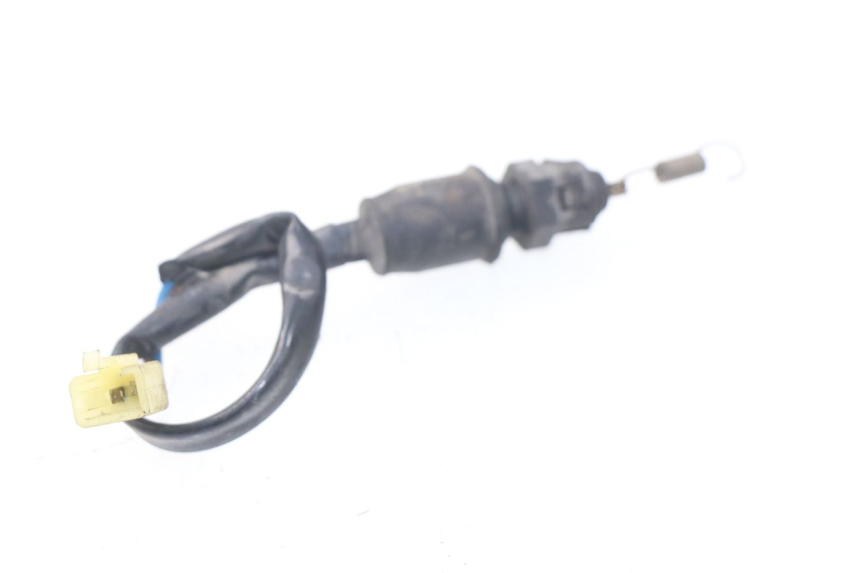 photo de INTERRUPTOR DE LUZ DE FREIO TRASEIRO KAWASAKI GPZ S 500 (1994 - 2005) - Detalhe da peça