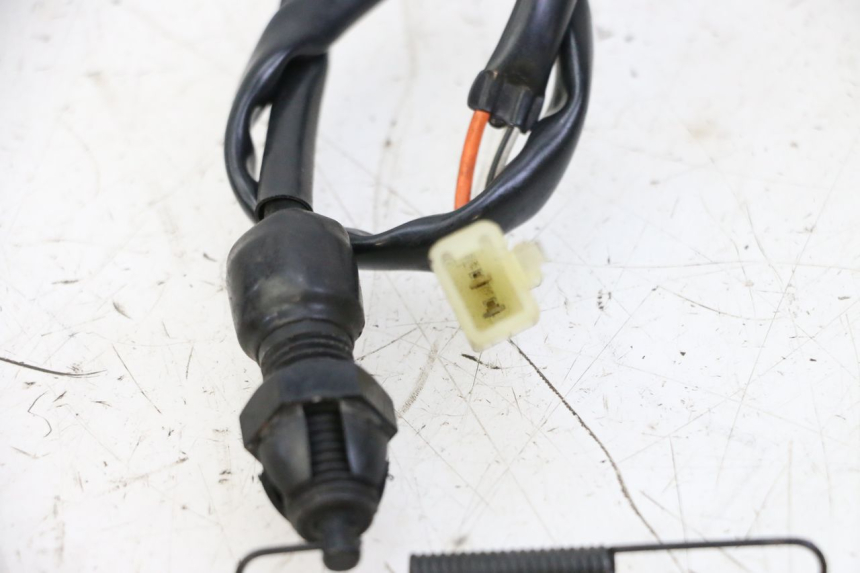 photo de INTERRUPTOR DE LUZ DE FREIO TRASEIRO SUZUKI GSR 750 (2011 - 2017) - Detalhe da peça