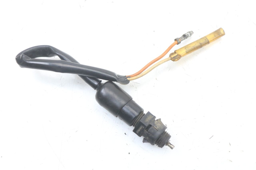 photo de INTERRUPTOR DE LUZ DE FREIO TRASEIRO SUZUKI GSX E 250 (1982 - 1983) - Detalhe da peça