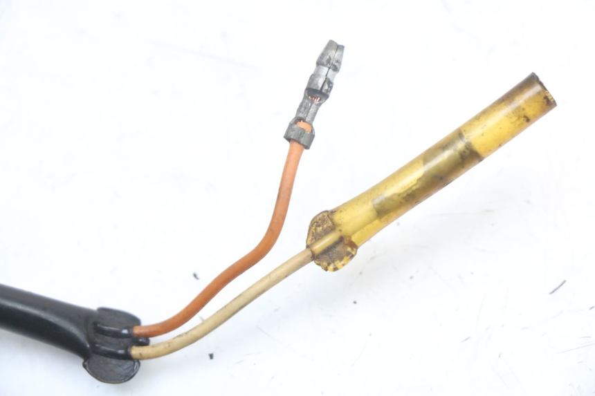 photo de INTERRUPTOR DE LUZ DE FREIO TRASEIRO SUZUKI GSX E 250 (1982 - 1983) - Outro ângulo de visão