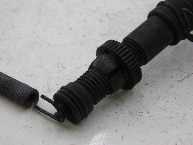 photo de INTERRUPTOR DE LUZ DE FREIO TRASEIRA HONDA VT C SHADOW 125 (1999 - 2007) - Detalhe da peça