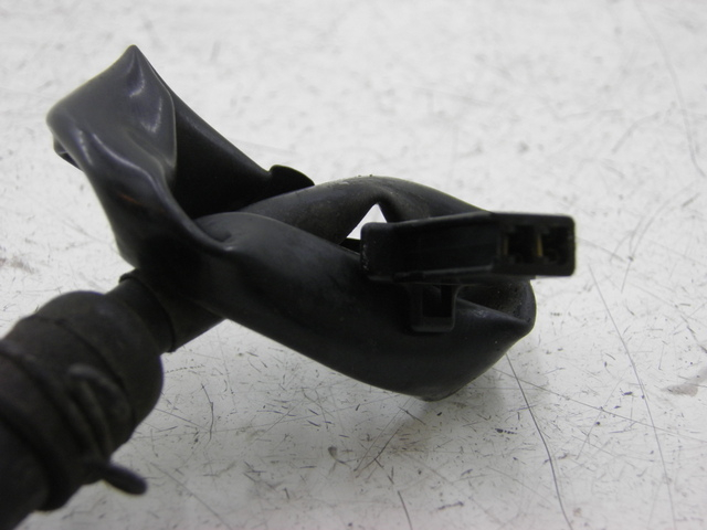 photo de INTERRUPTOR DE LUZ DE FREIO TRASEIRA HONDA VT C SHADOW 125 (1999 - 2007) - Zoom do estado de desgaste