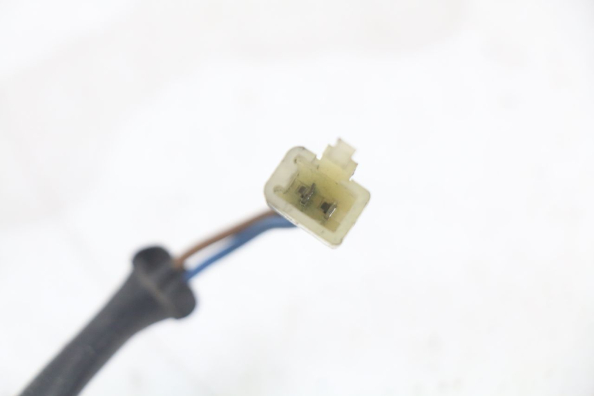 photo de INTERRUPTOR DE LUZ DE FREIO TRASEIRO KAWASAKI ZR7 ZR-7 S 750 (1999 - 2004) - Outro ângulo de visão