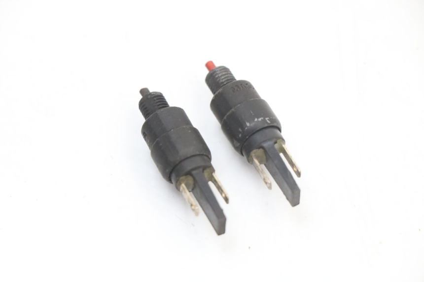 photo de INTERRUPTOR DE LUZ DE FREIO TRASEIRO PIAGGIO LIBERTY 4T 50 (2018 - 2021) - Detalhe da peça