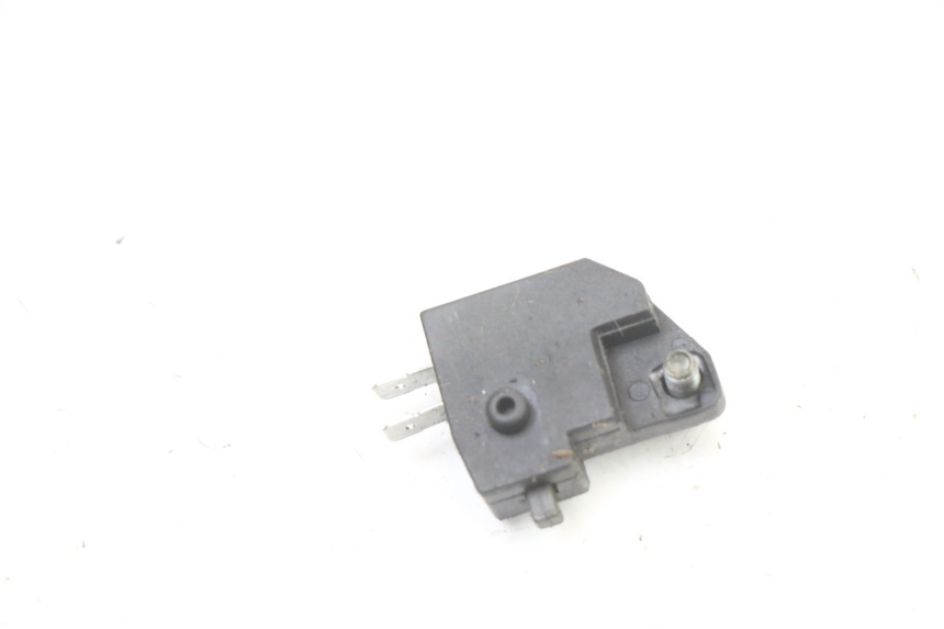photo de INTERRUPTOR DE LUZ DE FREIO TRASEIRO LONGJIA SHARPY 125 (2020 - 2024) - Outro ângulo de visão
