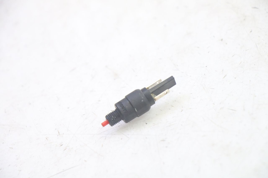 photo de INTERRUPTOR DE LUZ DE FREIO TRASEIRA PIAGGIO MP3 500 (2016 - 2018) - Detalhe da peça