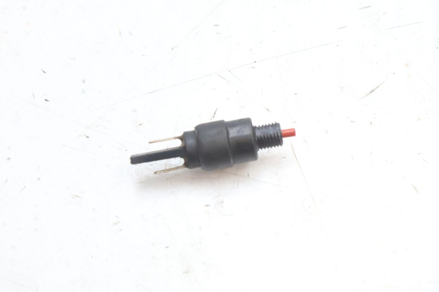 photo de INTERRUPTOR DE LUZ DE FREIO TRASEIRA PIAGGIO MP3 500 (2016 - 2018) - Detalhe da peça