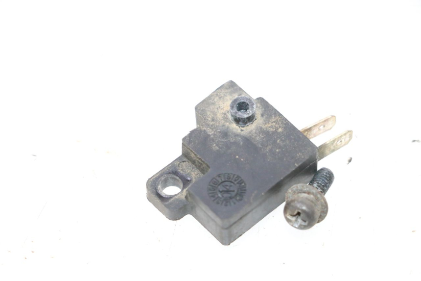 photo de INTERRUPTOR DA LUZ DE FREIO TRASEIRA KYMCO MXU R 250 (2004 - 2010) - Zoom do estado de desgaste