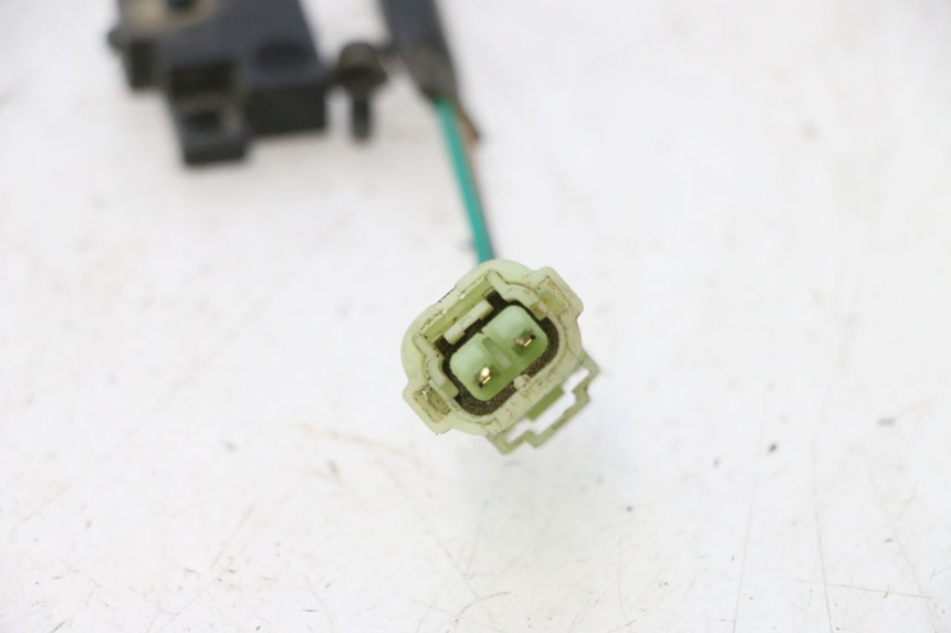 photo de INTERRUPTOR DA LUZ DE FREIO TRASEIRA KYMCO MXU R 250 (2004 - 2010) - Outro ângulo de visão