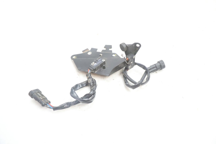 photo de CONTATOR DE LUZ DE FREIO TRASEIRO CAN-AM SPYDER RS 1000 (2008 - 2012) - Vista principal