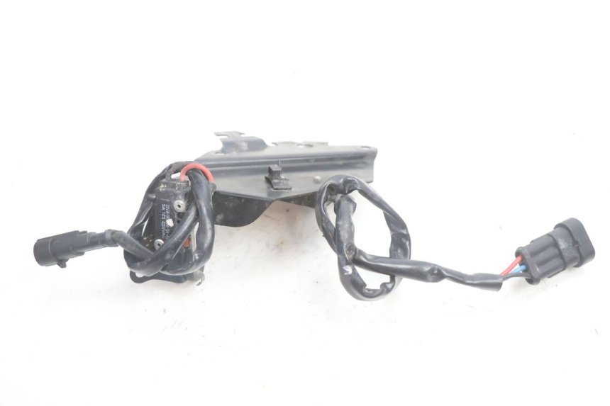 photo de CONTATOR DE LUZ DE FREIO TRASEIRO CAN-AM SPYDER RS 1000 (2008 - 2012) - Zoom do estado de desgaste